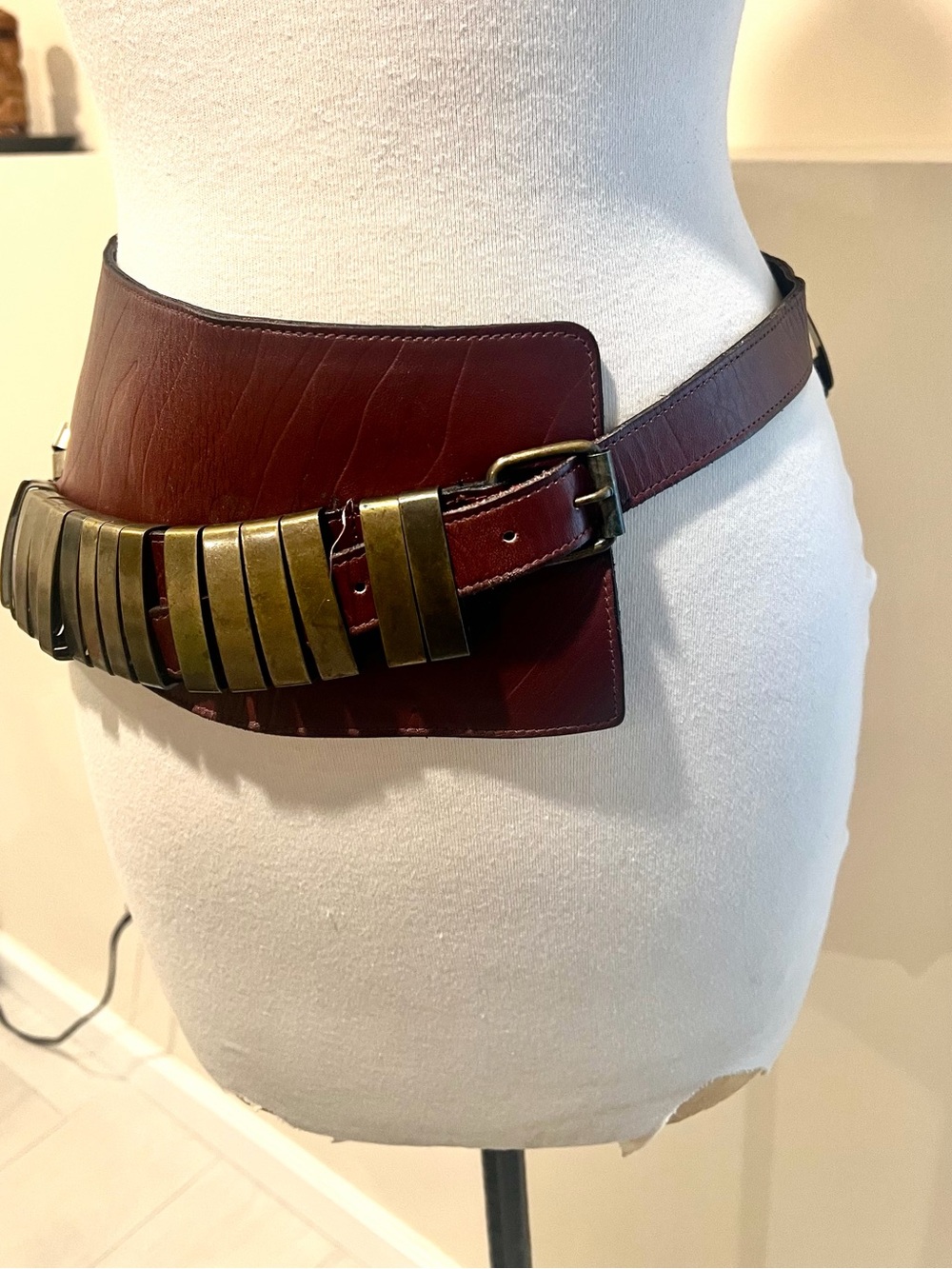 Leather statement belt mahogany brown with brass accents M L